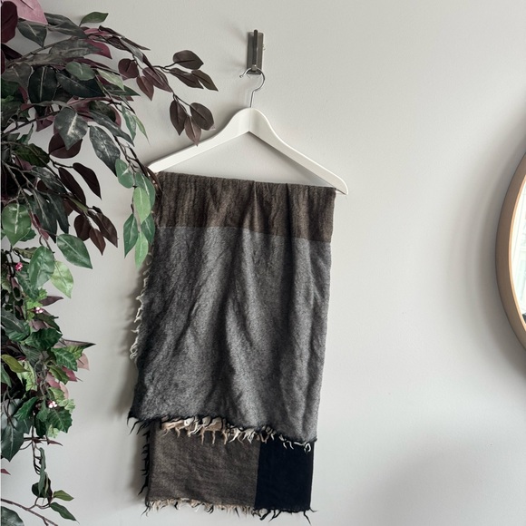 Wilfred Black and Gray Wool Shawl - Picture 4 of 5